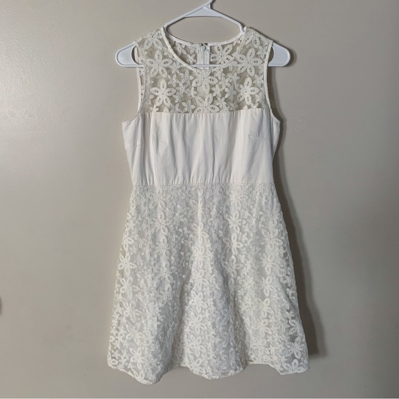 Calvin Klein Dresses & Skirts - Calvin Klein floral organza lace dress ivory size 8